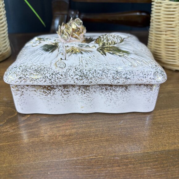 Vintage Lefton Trinket Box Soft Pink and Gold Glazed Ceramic Jewelry Box - Picture 3 of 14